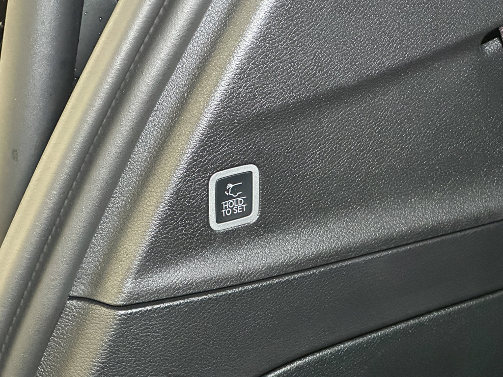 New 2027 Chrysler Pacifica Select AWD/4WD image 14
