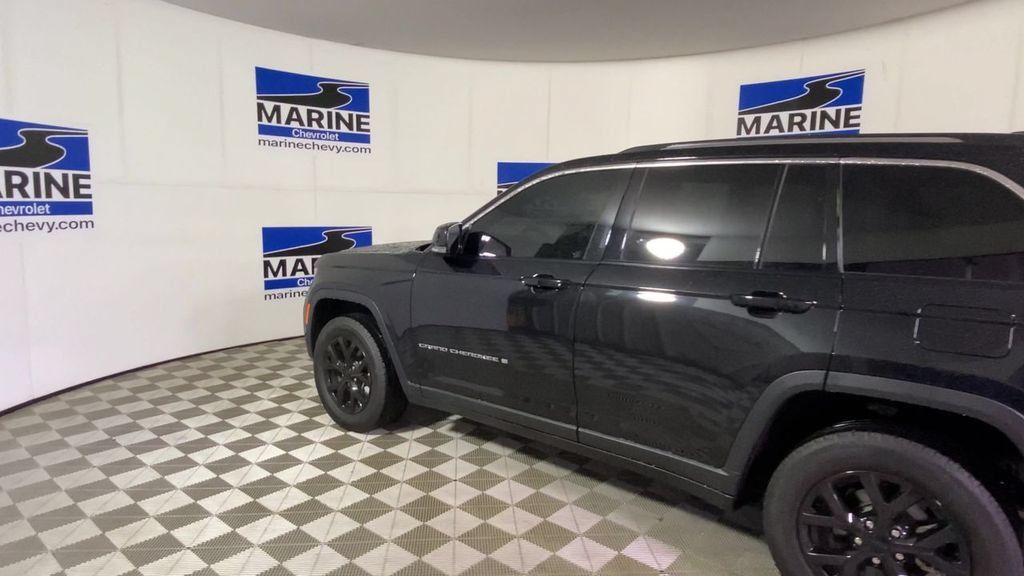 Used 2024 Jeep Grand Cherokee Limited RWD image 8