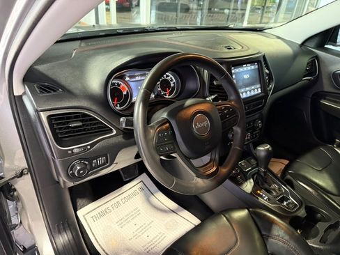 Used 2020 Jeep Cherokee Trailhawk AWD/4WD image 34