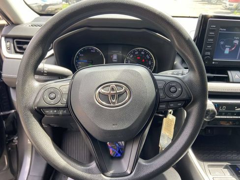 Used 2022 Toyota RAV4 LE AWD/4WD image 34
