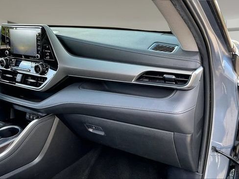Used 2020 Toyota Highlander Limited FWD image 24