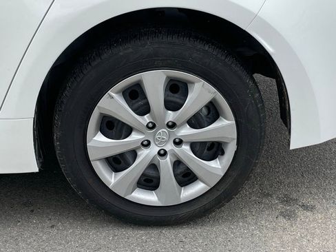 Used 2025 Toyota Corolla LE FWD image 30