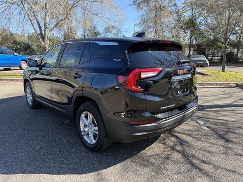 Used 2024 GMC Terrain SLE image 4