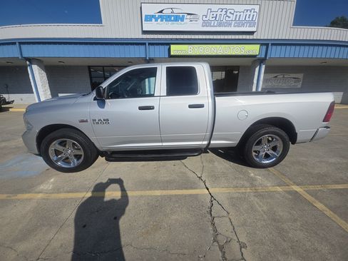 Used 2015 RAM 1500 Express RWD image 2
