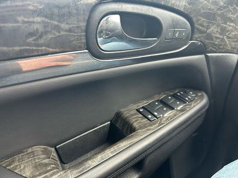 Used 2013 Buick Enclave Premium image 29