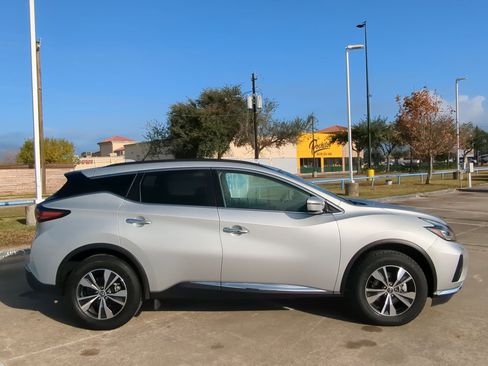 Used 2023 Nissan Murano SV image 2