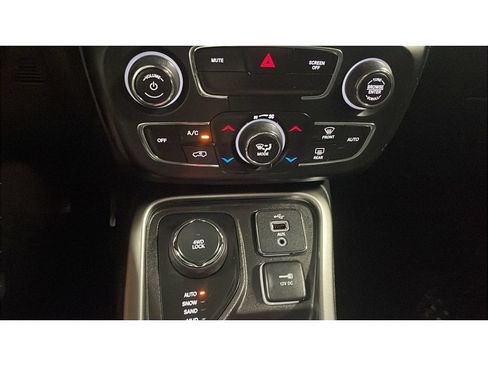Used 2018 Jeep Compass Latitude w/ Popular Equipment Group AWD/4WD image 14
