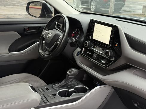 Used 2022 Toyota Highlander LE image 14