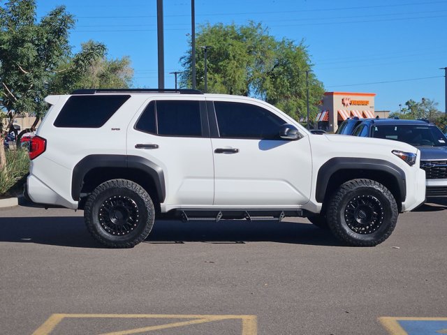 Used 2025 Toyota 4Runner SR5 AWD/4WD image 9