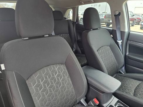 Used 2025 Mitsubishi Outlander Sport ES image 11