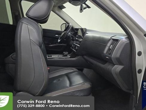 Used 2023 Nissan Pathfinder SL image 12