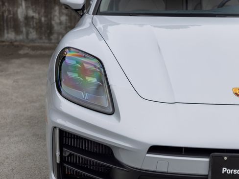 Certified 2025 Porsche Panamera image 14