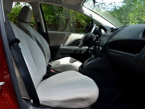 Used 2012 MAZDA MAZDA5 Touring w/ Moonroof & Audio Pkg FWD image 13