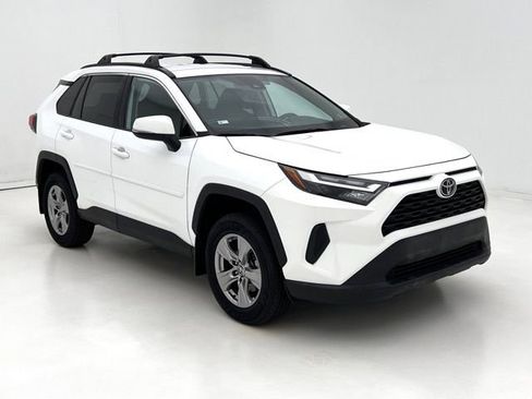 Used 2023 Toyota RAV4 XLE AWD/4WD image 5