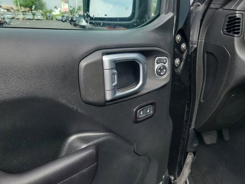 Used 2018 Jeep Wrangler Unlimited Sport S AWD/4WD image 24