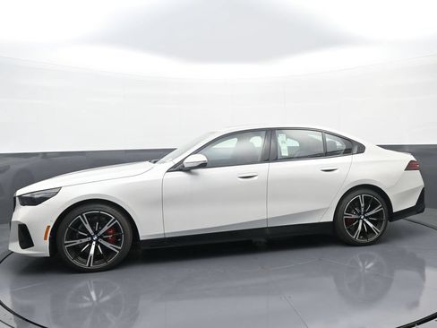 New 2027 BMW 530i xDrive w/ M Sport Package AWD/4WD image 4