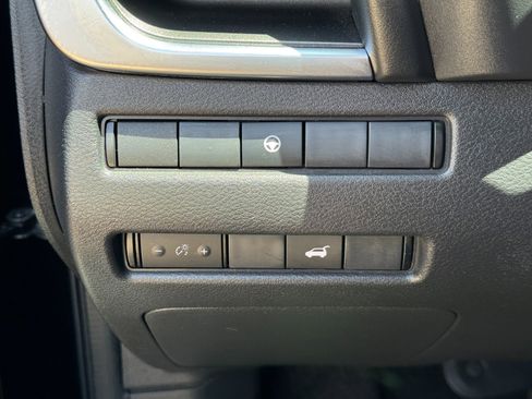 Used 2023 Nissan Rogue SV w/ SV Premium Package FWD image 17