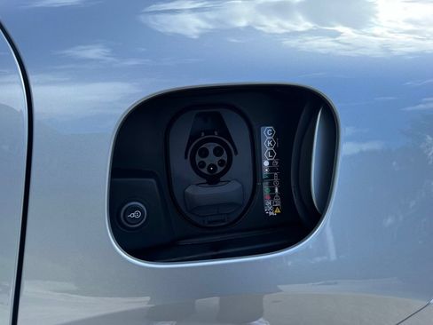 Used 2026 Porsche Macan Electric RWD image 44