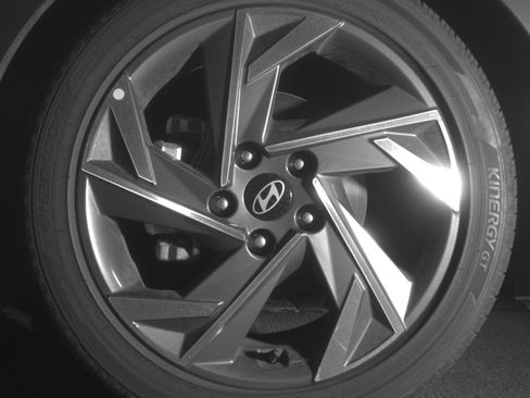 Used 2025 Hyundai Elantra SEL image 12