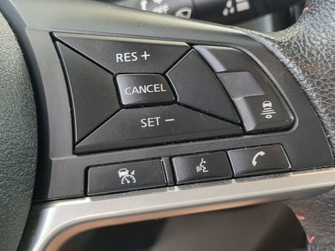 Used 2021 Nissan Kicks SR image 24