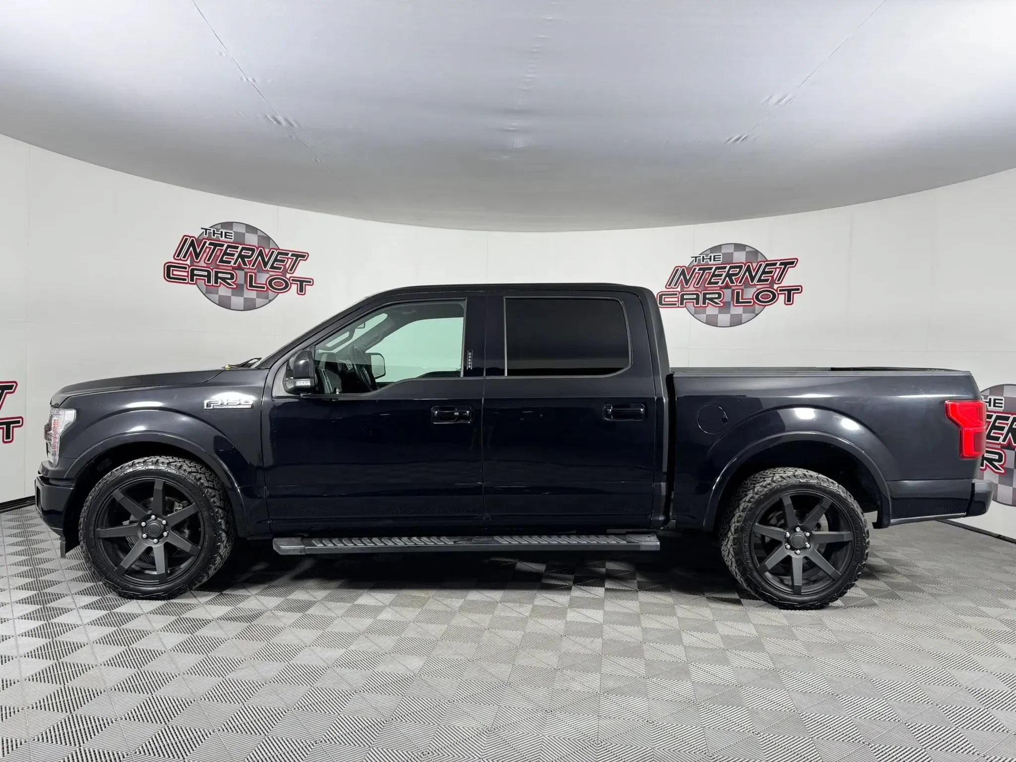 Used 2019 Ford F150 Lariat w/ Equipment Group 502A Luxury AWD/4WD image 4