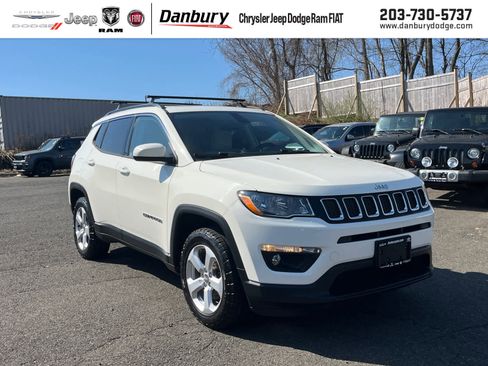 Used 2017 Jeep Compass Latitude w/ Cold Weather Group AWD/4WD image 1