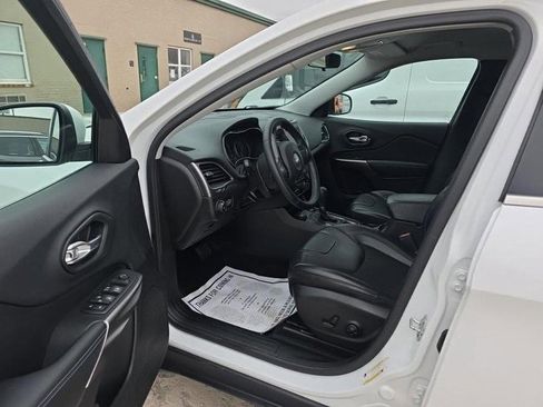 Used 2019 Jeep Cherokee Latitude Plus w/ Cold Weather Group image 12