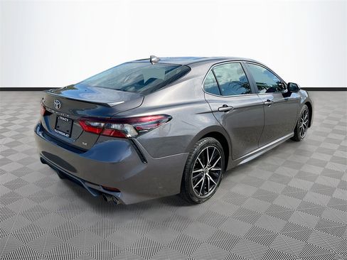 Used 2023 Toyota Camry SE image 7