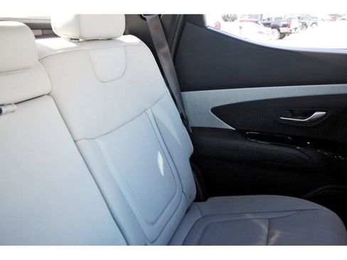 Certified 2025 Hyundai Santa Cruz Limited image 15