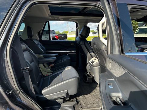 Used 2025 Lincoln Navigator Reserve AWD/4WD image 23