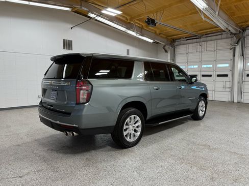 Used 2023 Chevrolet Suburban Premier image 4