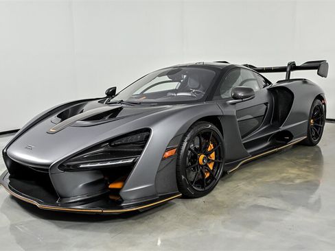 Used 2019 McLaren Senna RWD image 3