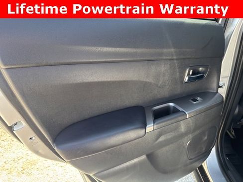 Used 2024 Mitsubishi Outlander Sport SE image 16