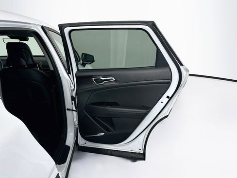 Used 2025 Kia Sportage EX FWD image 31