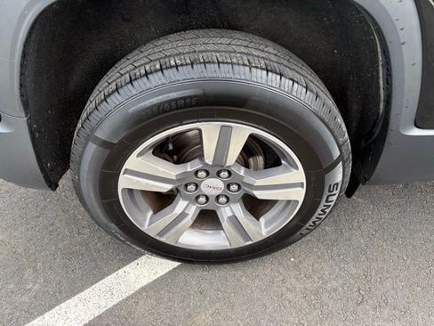 Used 2019 GMC Acadia SLT w/ Black Edition AWD/4WD image 10