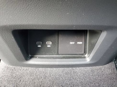Used 2024 Volkswagen Atlas Cross Sport SE FWD image 18