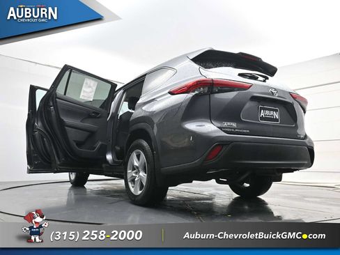 Used 2021 Toyota Highlander LE AWD/4WD image 40