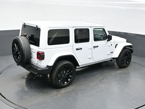 Used 2025 Jeep Wrangler Unlimited Sahara w/ Safety Group AWD/4WD image 36