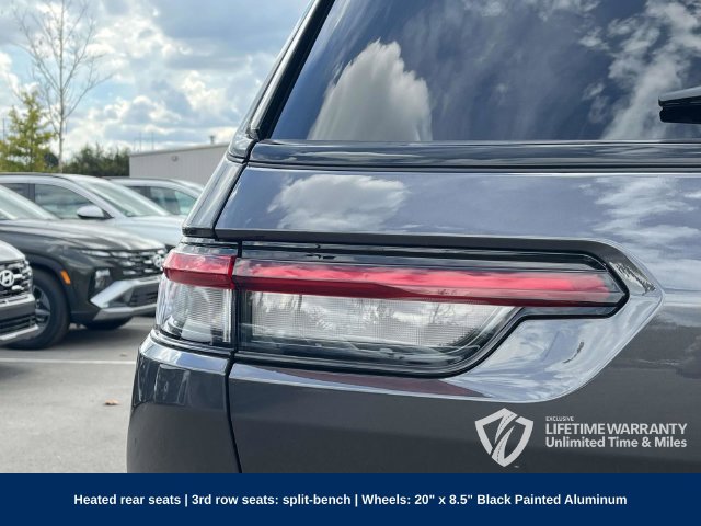 Used 2025 Jeep Grand Cherokee L Limited AWD/4WD image 11