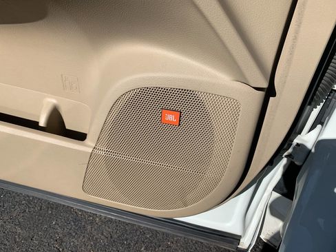 Used 2013 Toyota Highlander Limited AWD/4WD image 25