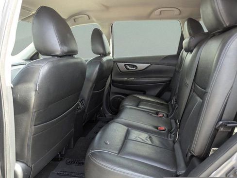 Used 2016 Nissan Rogue SV w/ SV Family Package FWD image 44