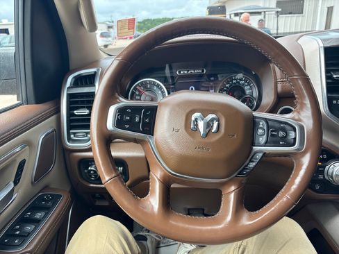 Used 2019 RAM 1500 Laramie AWD/4WD image 17
