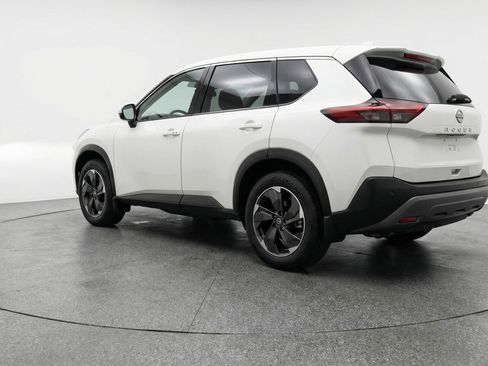 Used 2025 Nissan Rogue SV FWD image 6