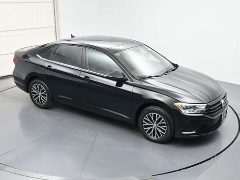 Certified 2021 Volkswagen Jetta SE FWD image 39