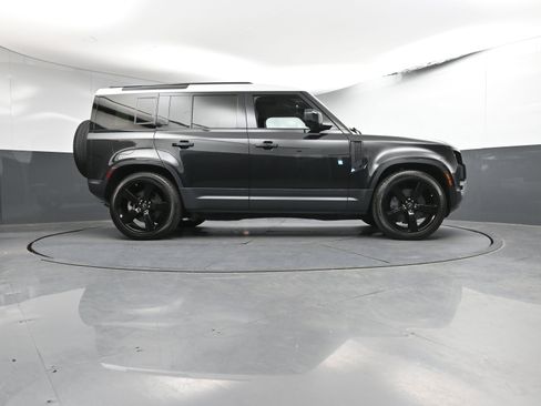 Used 2021 Land Rover Defender 110 SE image 29
