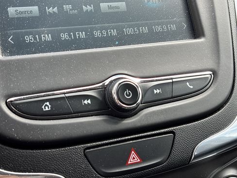 Used 2018 Chevrolet Equinox LT FWD image 27