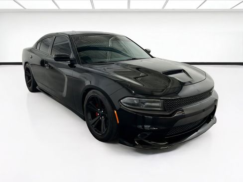Used 2019 Dodge Charger R/T w/ Plus Group RWD image 3