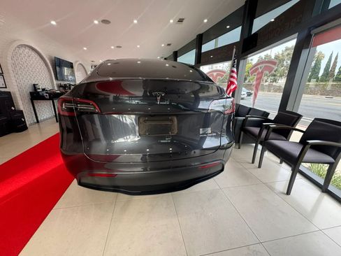 Used 2025 Tesla Model Y Long Range AWD/4WD image 5