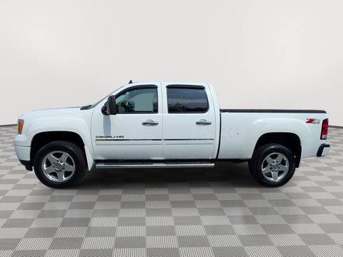 Used 2013 GMC Sierra 2500 Denali w/ Suspension Package, Off-Road AWD/4WD image 2
