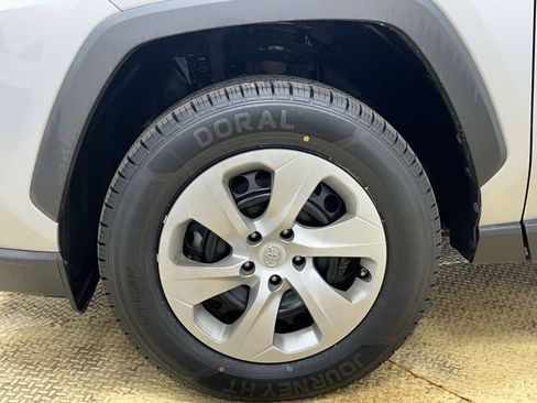 Used 2019 Toyota RAV4 LE w/ Carpet Mat Package FWD image 19